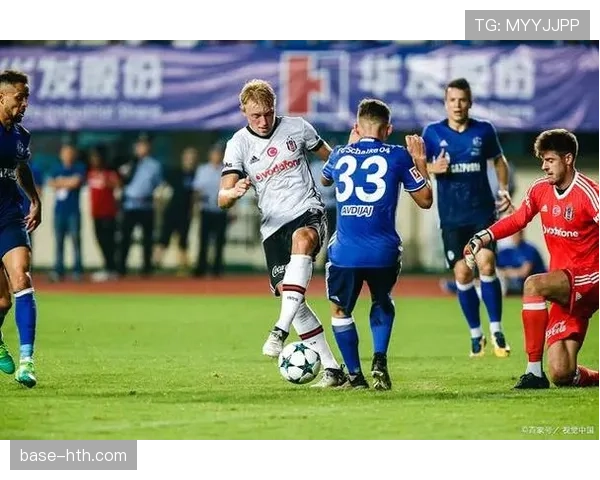 沙尔克中场新星状态回升，成球队战术组织关键人物